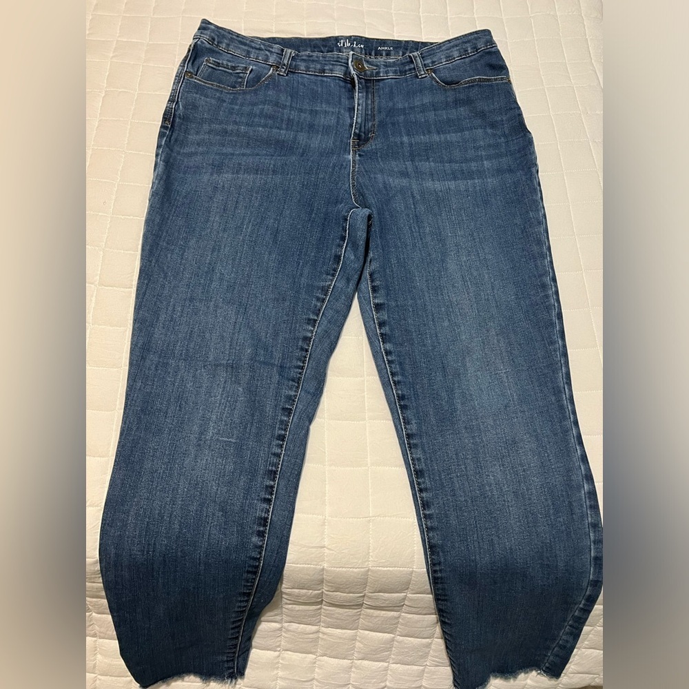Style & Co. Women’s ankle length Jeans.  Size 12.